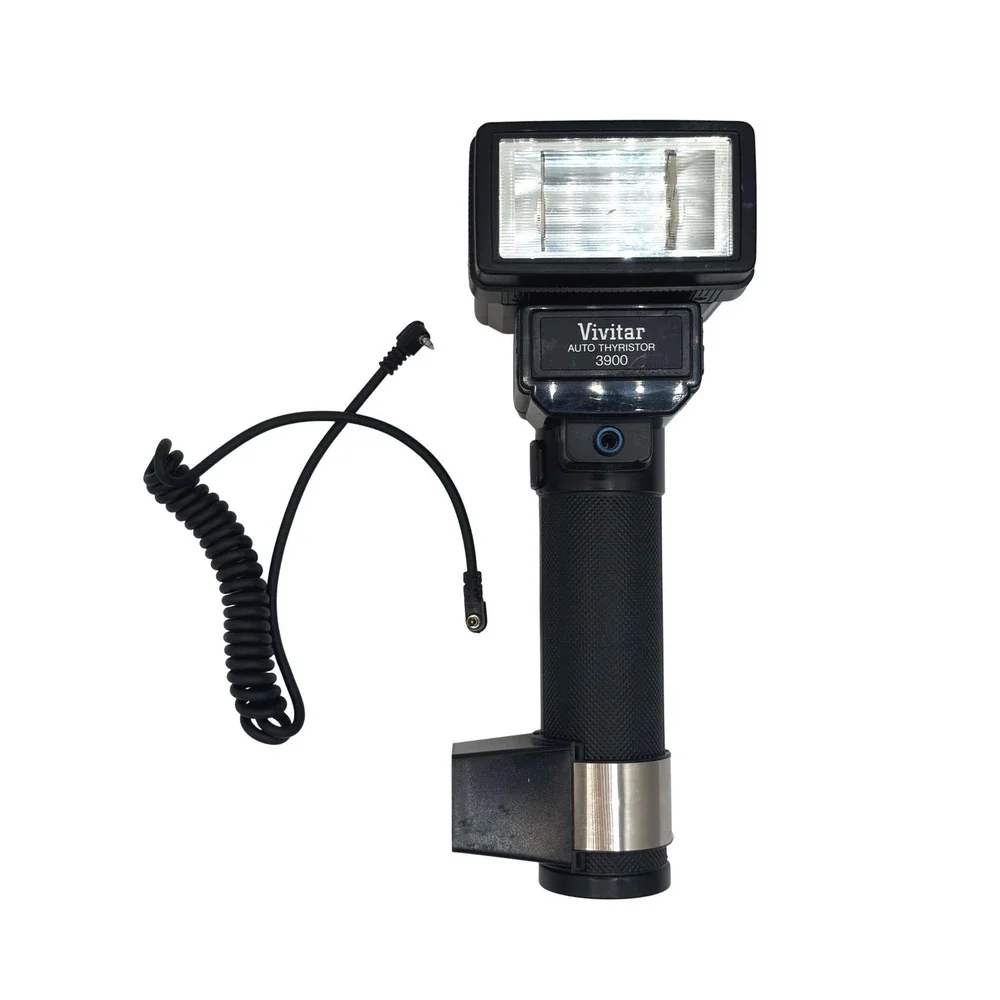 Vivitar‎ Auto Thyristor 3900 Electronic Flash Unit with Sync Cord Made in Japan